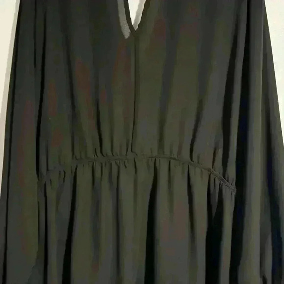 Women’s Torrid size 4 Black dressy top- EUC - Picture 3 of 4